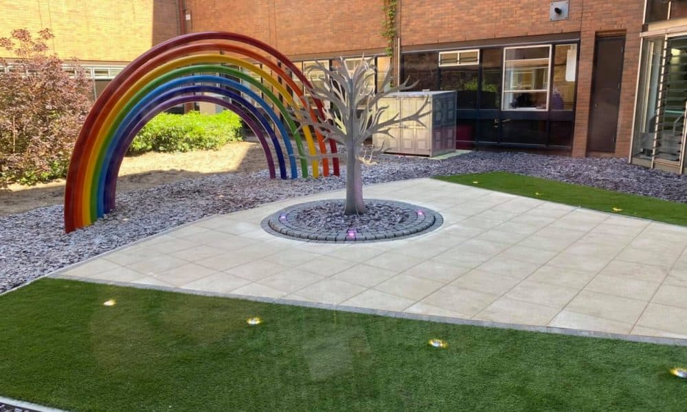 New staff reflective gardens and free media services for patients at UHNM