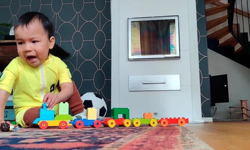 Smart jumpsuit tracks infants’ motor development