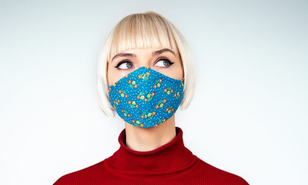 Face mask alerts wearer of viral exposure via smartphone