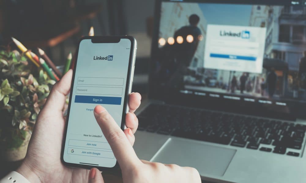 CHIANG MAI, THAILAND – NOV 12 ,2018: Woman holding iphone X mobi LinkedIn is peak social media