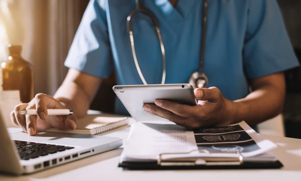 Why are healthcare providers increasingly adopting a digital health platform approach?
