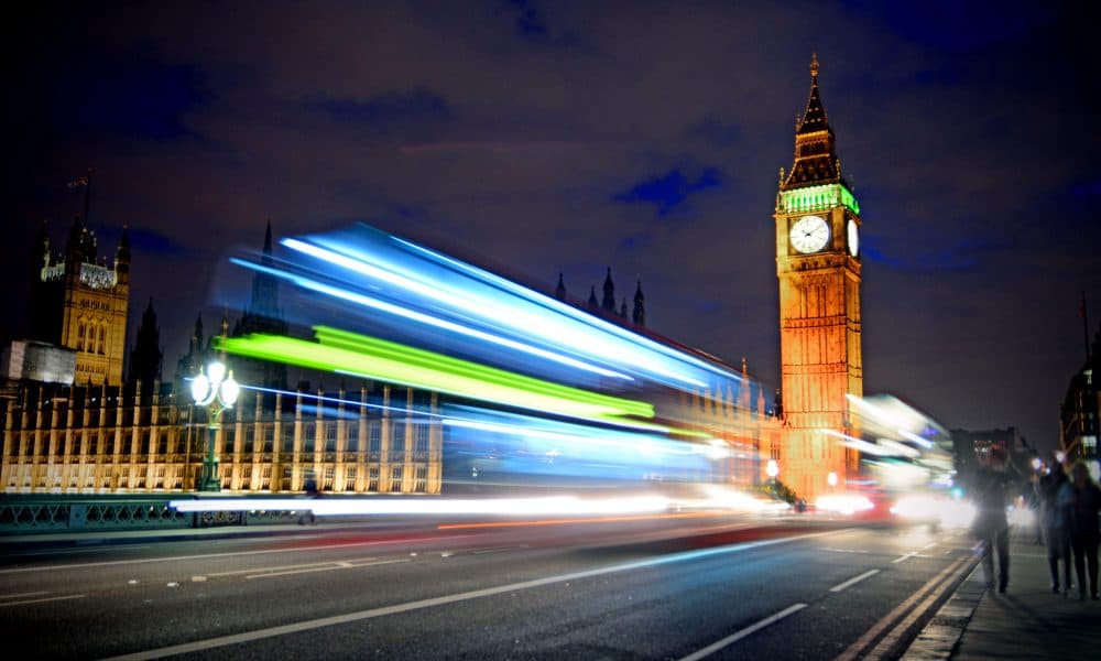 UK report calls for legislation to allow companies to ‘plug AI into British economy’