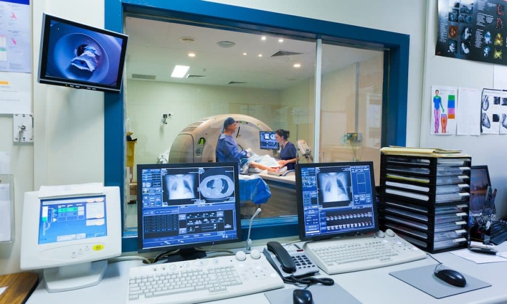MRI machine and screens Radiology body steps up AI protocols