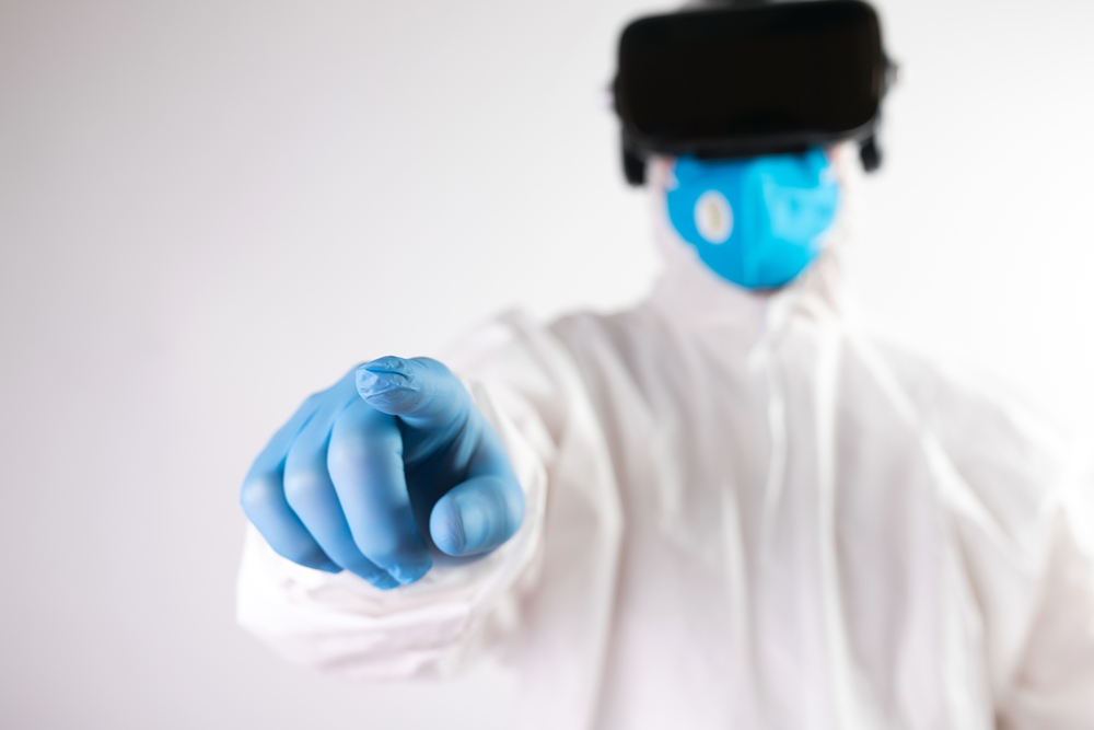 Virtual Reality and Immersive Tech: From Surgical Training to Online Entertainment